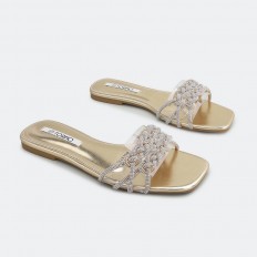 Chic clear slide slippers...