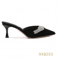 Womens low-heeled mules