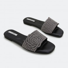 Chic women's slide slippers...