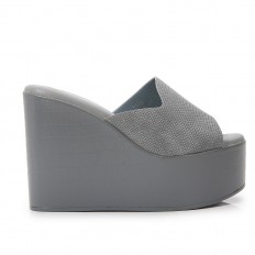 Trendy wedge shoes in...