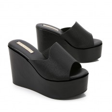 Trendy wedge shoes in...