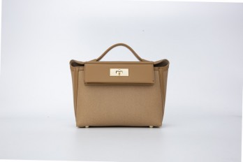 AA012311009 A stylish bag...