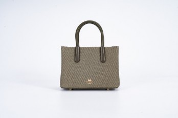 AA012401024 An elegant bag...