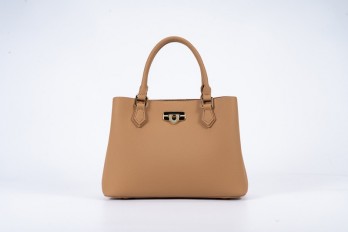 GS012312084 A stylish bag...