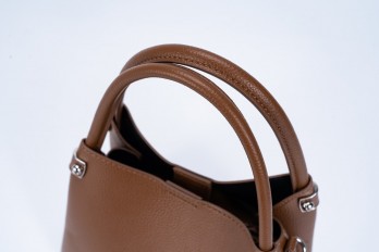 AA012312067 , Leather bag...