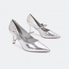 H7Q132 Women's shoes with a...