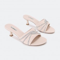 Chic and elegant small heel...