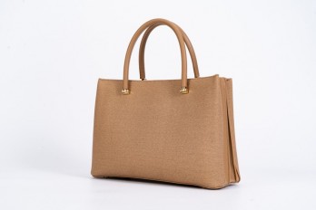 AA012405100 A luxurious...