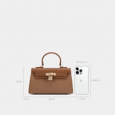 BX012412119 A trendy...