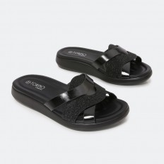 Slippers with attractive...