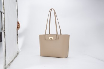 GS012312045 Medium-sized...
