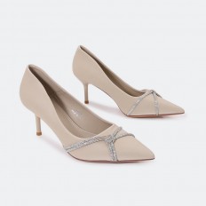 H7Q131 Shoes with an...