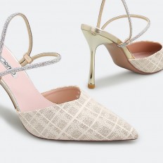 Patterned heeled chic...