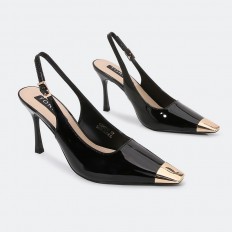 QSQ591 Closed toe sandal of...