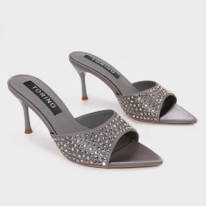 Pointed toe heeled slippers...