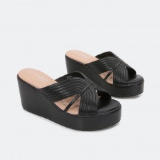 WOMENS SLIPPER WITH NICE...