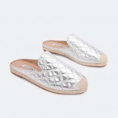 Flat slippers with closed toe