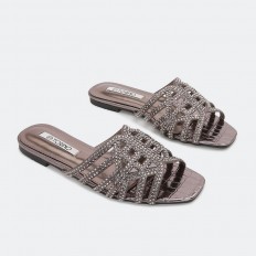 Chic slippers with a modern...