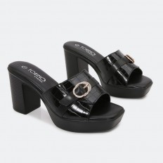 SLIPPER FROM BRIGHT LEATHER...