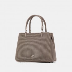 AA012405018 A stylish bag ....