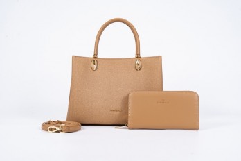 AA012405100 A luxurious...