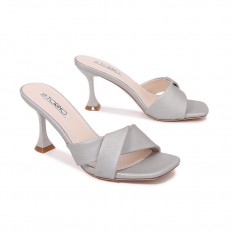 Stylish heeled evening...