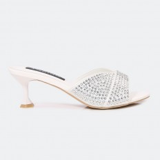 Slippers with attractive...