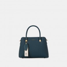 AA012405152 A luxurious bag...