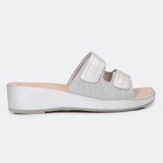 Medical slippers with small...