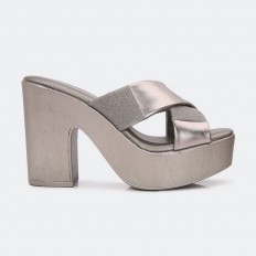 SLIPPER WITH STRIPS OF LEATHER