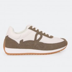 AY672 sports shoes with a...