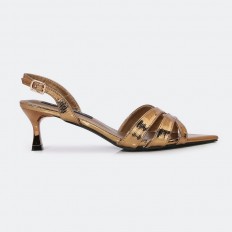 ZSQ688 sandal with a modern...