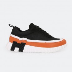 DY698 sports shoe with a...