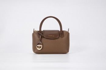 AA012404001 حقيبة من الجلد...