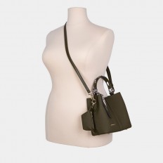 AA012412176 A stylish bag...