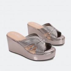 WOMENS SLIPPER WITH NICE...