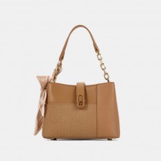 AA012405060 A bag with...