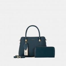 AA012405152 A luxurious bag...