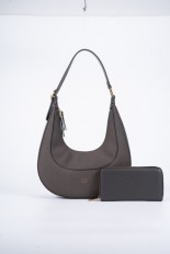 AA012405154 A bag with a...