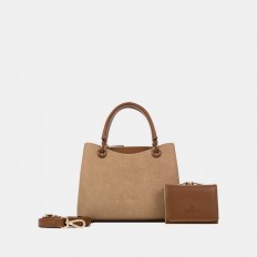 AA012502035 A classic bag...