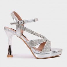 WSQ717 Sandal with a modern...