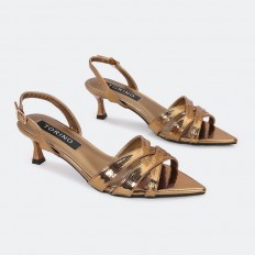 ZSQ688 sandal with a modern...