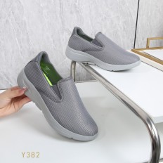 Comfortable matte sports shoes