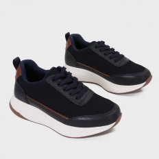 DY691 sports shoe with a...