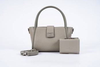 AA012404085 Distinctive...