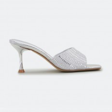 Shiny evening stiletto...