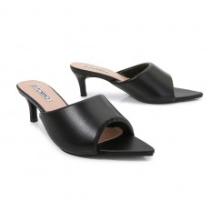 Attractive pointed-toe...