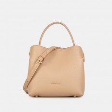 AA012506121 Small, stylish,...