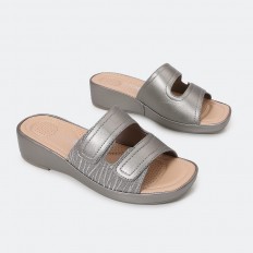 Medical slippers with small...