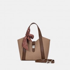 JF0124503101B A stylish bag...